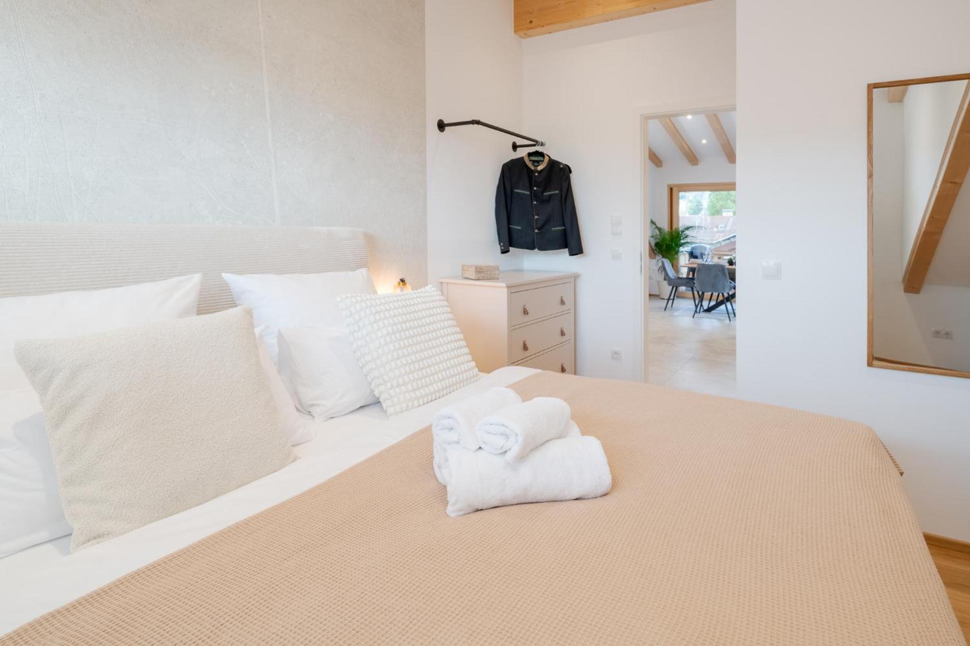 Fenjoy: Ferienapartment Mit Bergblick / Balkon / Bbq ベルナウ・アム・キームゼー エクステリア 写真