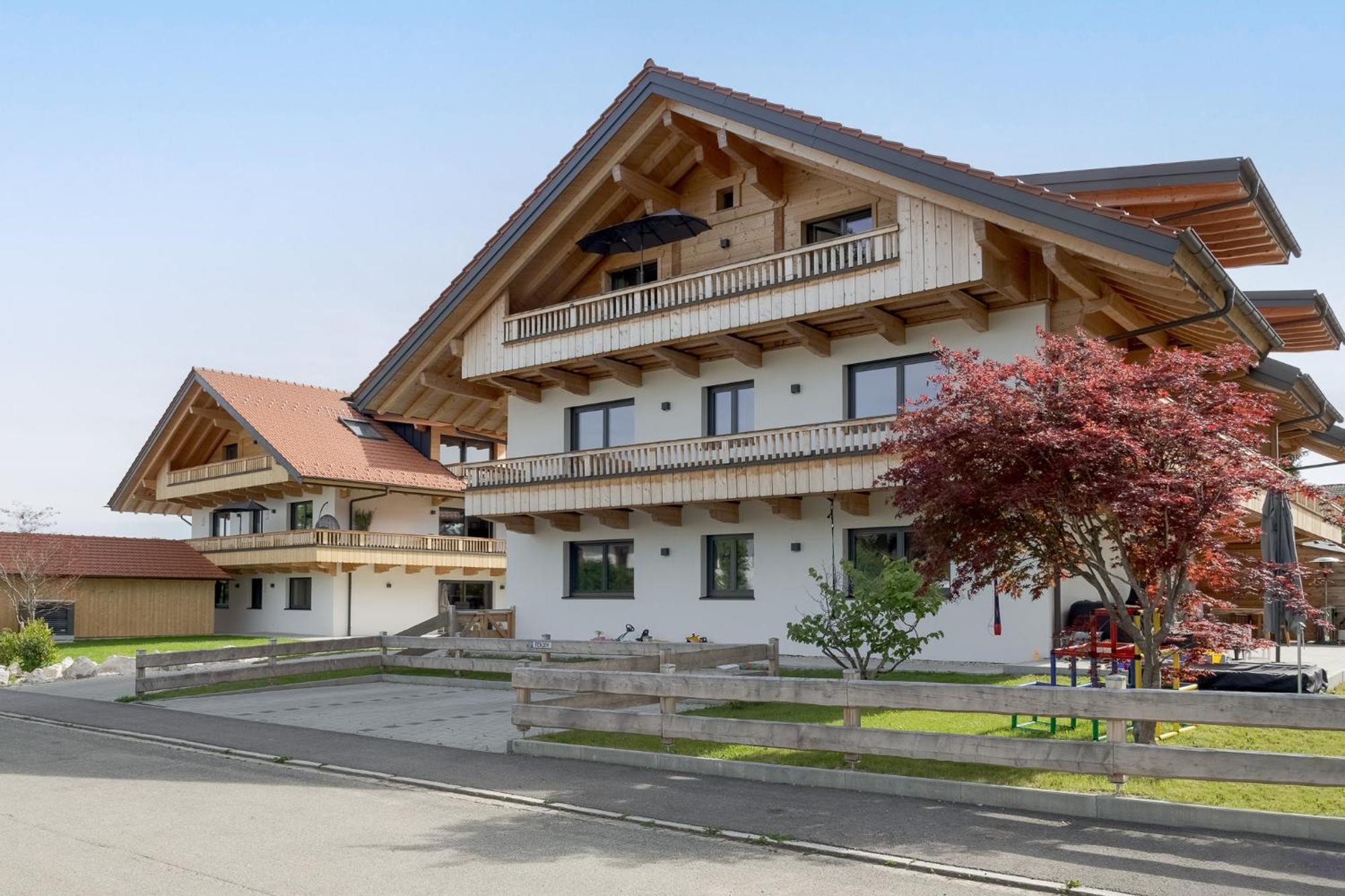 Fenjoy: Ferienapartment Mit Bergblick / Balkon / Bbq ベルナウ・アム・キームゼー エクステリア 写真
